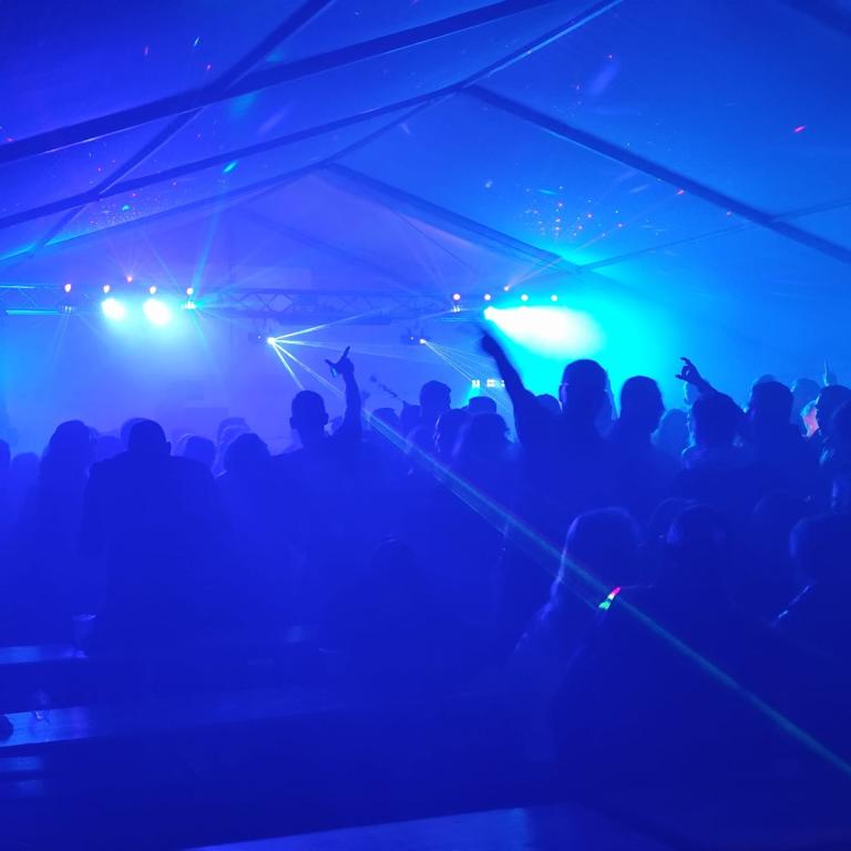Samstag (08)
